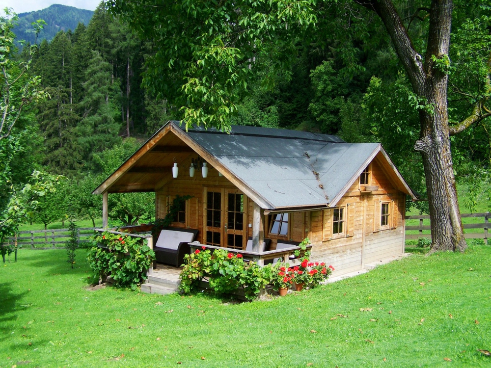 Holzhaus am Waldrand nachhaltig wohnen